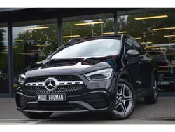 Zwart, metallic lak Gebruikt 2023 Mercedes GLA250 AMG SUV | € 44.900 (Eerlijke prijs)