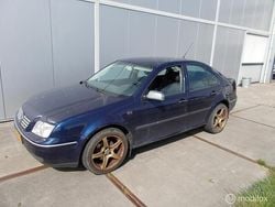 Blauw Gebruikt 2003 VW Bora Sedan | € 799 (Eerlijke prijs)