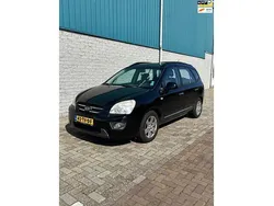 Zwart Gebruikt 2007 Kia Carens MPV | € 1.750 (Goede deal)