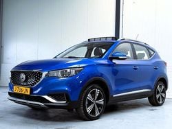 Blauw, metallic lak Gebruikt 2020 MG ZS Luxury Sedan | € 10.950 (Super prijs)