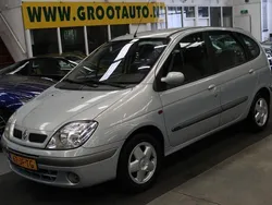 Grijs Gebruikt 2002 Renault Scénic Expression MPV | € 644 (Goede deal)