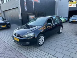 Zwart, metallic lak Gebruikt 2011 VW Golf VI Hatchback | € 3.499 (Eerlijke prijs)