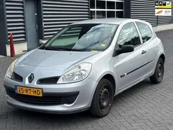 Grijs Gebruikt 2005 Renault Clio II Expression Hatchback | € 950 (Goede deal)