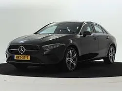 Donker kosmoszwart metaalkleur metallic Gebruikt 2024 Mercedes 250 Sedan | € 36.950 (Eerlijke prijs)