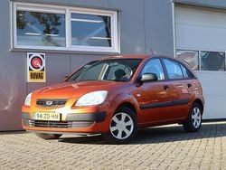 Oranje Gebruikt 2008 Kia Rio Hatchback | € 3.950 (Duur)