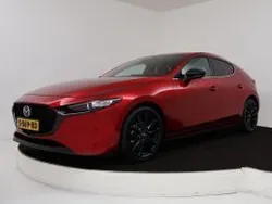 Rood, metallic lak Gebruikt 2023 Mazda 3 Sportive Hatchback | € 26.935 (Goede deal)