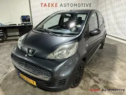 Grijs, metallic lak Gebruikt 2012 Peugeot 107 Hatchback | € 2.950 (Eerlijke prijs)