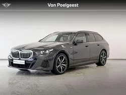 Sophistograu brillianteffect metallic (donker grijs metallic) Gebruikt 2024 BMW 530e M Sport Stationwagen | € 63.895