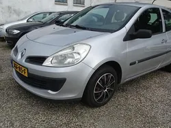 Grijs Gebruikt 2009 Renault Clio II Authentique Hatchback | € 1.499 (Eerlijke prijs)