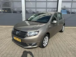 Beige Gebruikt 2013 Dacia Sandero Lauréate Hatchback | € 6.435 (Iets duurder)