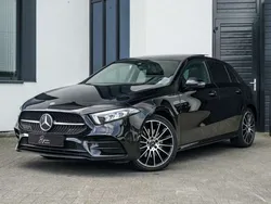 Zwart Gebruikt 2021 Mercedes A250 AMG line Hatchback | € 29.499 (Eerlijke prijs)