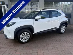 Wit, metallic lak Nieuw 2024 Toyota Yaris Cross Active SUV | € 26.500 (Super prijs)