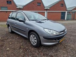 Grijs Gebruikt 2004 Peugeot 206 Stationwagen | € 1.250 (Iets duurder)