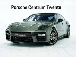 Groen, metallic lak Nieuw 2025 Porsche Panamera 4S Sedan | € 202.900 (Eerlijke prijs)