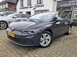 Grijs Gebruikt 2020 VW Golf VIII Business Hatchback | € 20.950 (Eerlijke prijs)