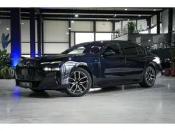 Zwart Gebruikt 2023 BMW 750e Sedan | € 89.995 (Super prijs)