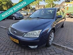 Blauw, metallic lak Gebruikt 2004 Ford Mondeo Trend Sedan | € 999 (Goede deal)