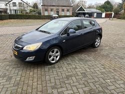 Blauw (metallic) Gebruikt 2010 Opel Astra Edition Hatchback | € 4.950 (Goede deal)