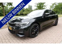 Zwart Gebruikt 2021 BMW 330 Executive Sedan | € 36.950 (Eerlijke prijs)