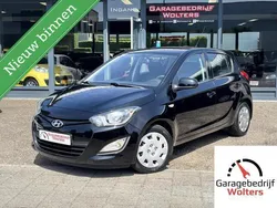 Zwart, metallic lak Gebruikt 2013 Hyundai i20 Hatchback | € 6.450 (Eerlijke prijs)
