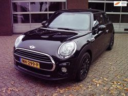 Zwart Gebruikt 2017 Mini Cooper Business Hatchback | € 11.950 (Eerlijke prijs)