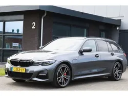 Grijs Gebruikt 2021 BMW 320 M Sport Stationwagen | € 32.950 (Iets duurder)