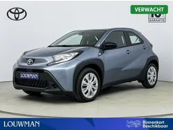 Grijs metallic Nieuw 2025 Toyota Aygo Play Hatchback | € 22.094 (Eerlijke prijs)