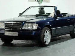 Blauw Gebruikt 1996 Mercedes E220 Cabriolet | € 29.500
