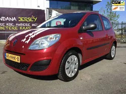 Rood, metallic lak Gebruikt 2008 Renault Twingo Authentique Hatchback | € 2.799 (Eerlijke prijs)