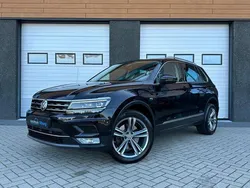 Zwart, metallic lak Gebruikt 2016 VW Tiguan Highline SUV | € 26.990 (Duur)