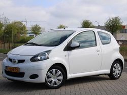 Wit Gebruikt 2010 Toyota Aygo Comfort Hatchback | € 3.499 (Eerlijke prijs)