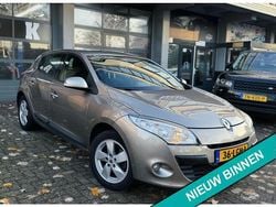 Beige Gebruikt 2010 Renault Mégane III Dynamique Hatchback | € 4.999 (Eerlijke prijs)