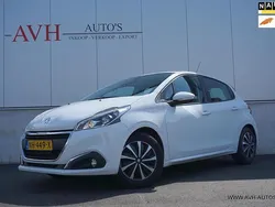 Wit Gebruikt 2017 Peugeot 208 Hatchback | € 7.450 (Eerlijke prijs)
