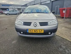 Beige Gebruikt 2004 Renault Mégane II Basis Hatchback | € 1.099 (Eerlijke prijs)