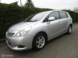 Grijs Gebruikt 2009 Toyota Verso MPV | € 9.950 (Iets duurder)
