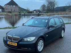 Zwart (metallic) Gebruikt 2005 BMW 320 Stationwagen | € 3.250