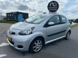 Grijs Gebruikt 2011 Toyota Aygo Comfort Hatchback | € 2.999 (Super prijs)