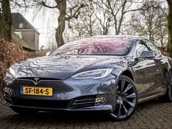 Grijs, metallic lak Gebruikt 2018 Tesla Model S Sedan | € 36.750 (Eerlijke prijs)