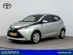 Grijs metallic Gebruikt 2016 Toyota Aygo X-play Hatchback | € 8.895 (Eerlijke prijs)