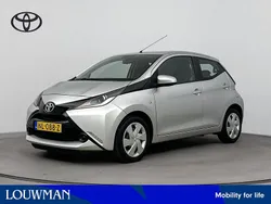 Grijs metallic Gebruikt 2016 Toyota Aygo X-play Hatchback | € 8.895 (Eerlijke prijs)