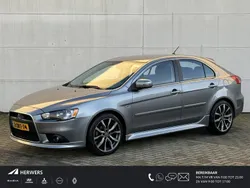 Grijs, metallic lak Gebruikt 2015 Mitsubishi Lancer Sportback Edition Hatchback | € 8.435 (Eerlijke prijs)