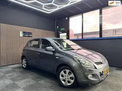Grijs, metallic lak Gebruikt 2009 Hyundai i20 Hatchback | € 2.950 (Eerlijke prijs)