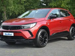 Rood, metallic lak Gebruikt 2023 Opel Grandland X Elegance SUV | € 26.500 (Eerlijke prijs)