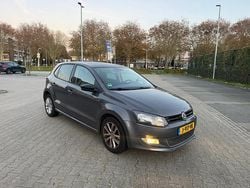 Grijs (metallic) Gebruikt 2012 VW Polo Comfortline Hatchback | € 4.450 (Goede deal)