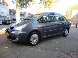 Grijs (metallic) Gebruikt 2005 Citroën Xsara Picasso Attraction MPV | € 2.985 (Iets duurder)