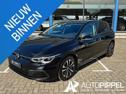 Zwart Gebruikt 2021 VW Golf VIII Life Hatchback | € 21.900 (Eerlijke prijs)