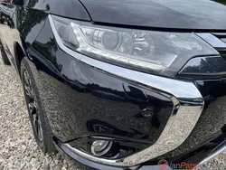 Zwart, metallic lak Gebruikt 2015 Mitsubishi Outlander P-HEV Edition SUV | € 11.950 (Iets duurder)