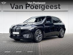 Saphirschwarz metallic (zwart metallic) Gebruikt 2021 BMW iX Executive SUV | € 42.900 (Eerlijke prijs)