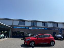 Rood, metallic lak Gebruikt 2019 Renault Clio IV Zen Hatchback | € 7.250 (Eerlijke prijs)