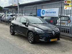 Zwart, metallic lak Gebruikt 2018 Renault Clio IV LIMITED Hatchback | € 7.945 (Goede deal)
